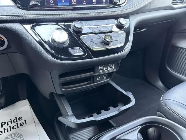 2022 Chrysler Pacifica Hybrid Touring L