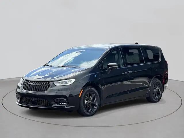 2022 Chrysler Pacifica Hybrid Touring L for sale in St Clair Shores, MI