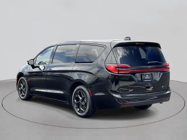2022 Chrysler Pacifica Hybrid Touring L