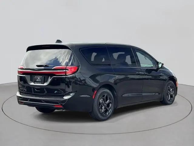 2022 Chrysler Pacifica Hybrid Touring L