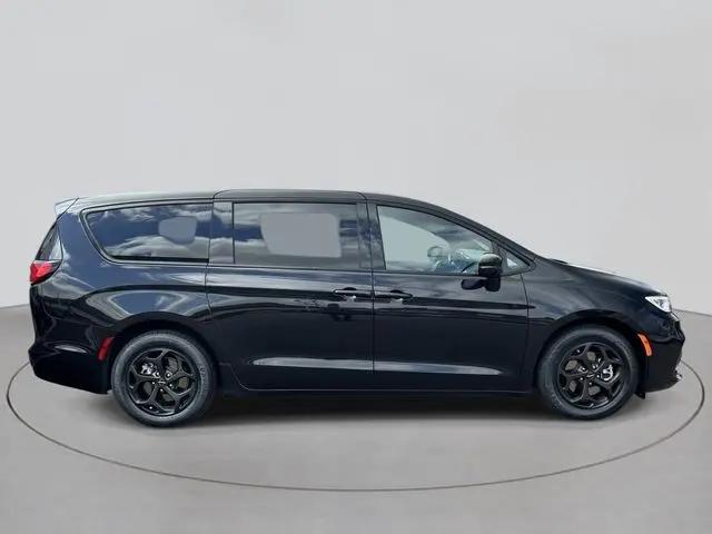 2022 Chrysler Pacifica Hybrid Touring L