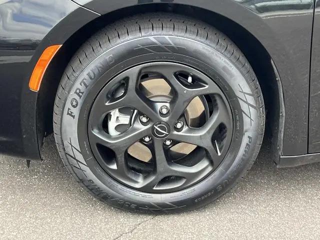 2022 Chrysler Pacifica Hybrid Touring L