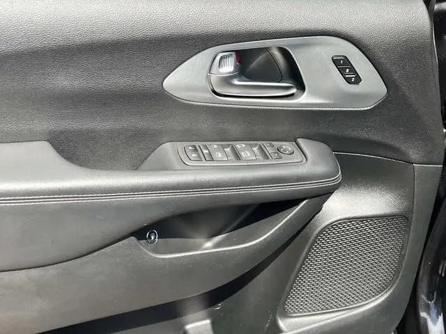 2022 Chrysler Pacifica Hybrid Touring L