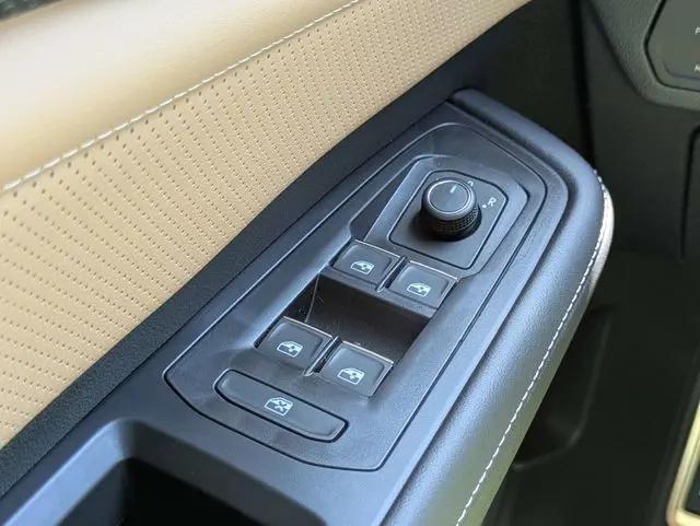2026 Volkswagen Atlas Cross Sport SEL R-Line Black
