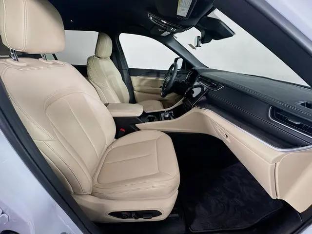 2025 Jeep Grand Cherokee L Limited 4x4