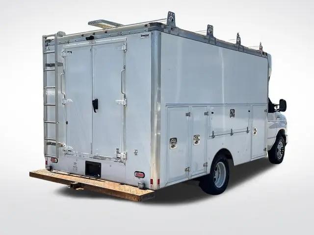 2022 Ford E-350 Cutaway Base