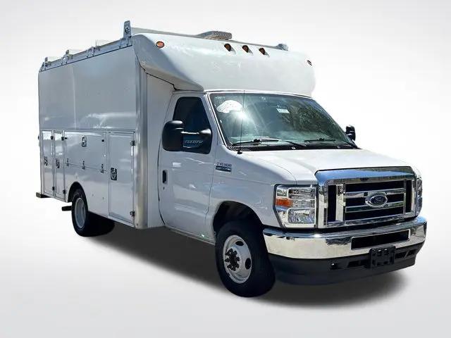 2022 Ford E-350 Cutaway Base