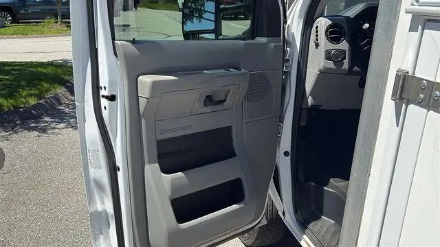 2022 Ford E-350 Cutaway Base