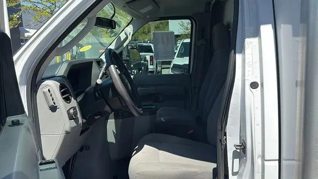 2022 Ford E-350 Cutaway Base