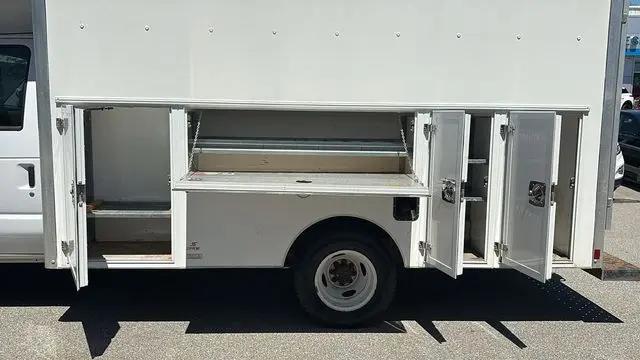 2022 Ford E-350 Cutaway Base