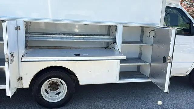 2022 Ford E-350 Cutaway Base