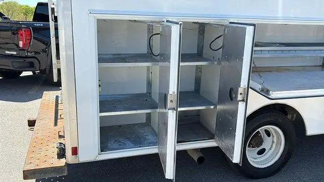 2022 Ford E-350 Cutaway Base