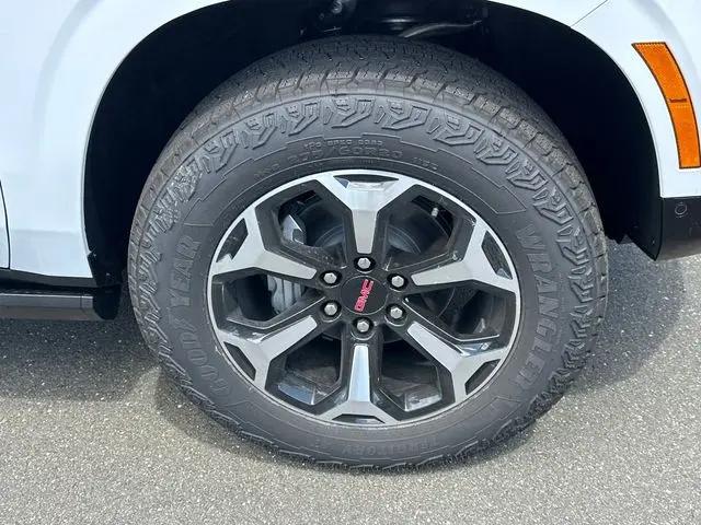2026 GMC Yukon 4WD AT4