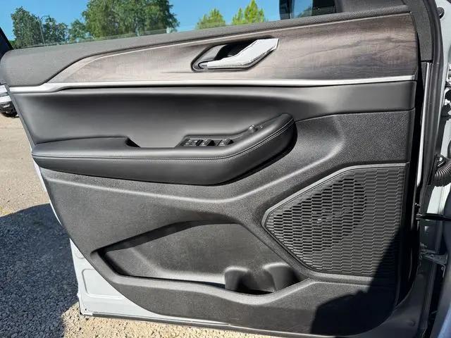 2026 Jeep Grand Cherokee L Altitude 4x4