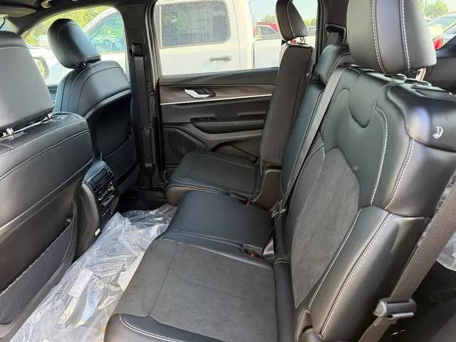 2026 Jeep Grand Cherokee L Altitude 4x4