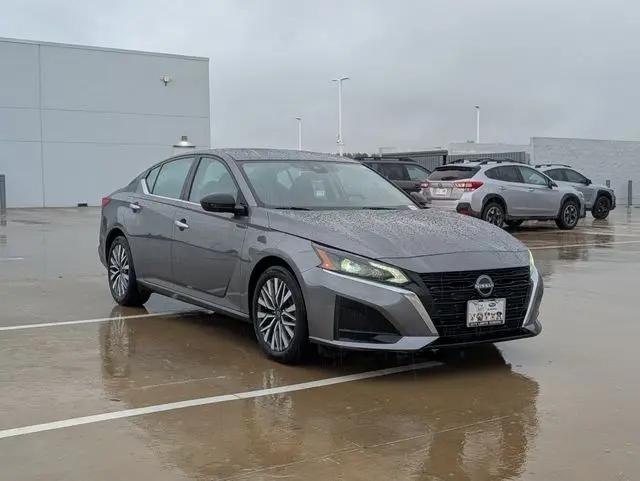 2024 Nissan Altima SV FWD