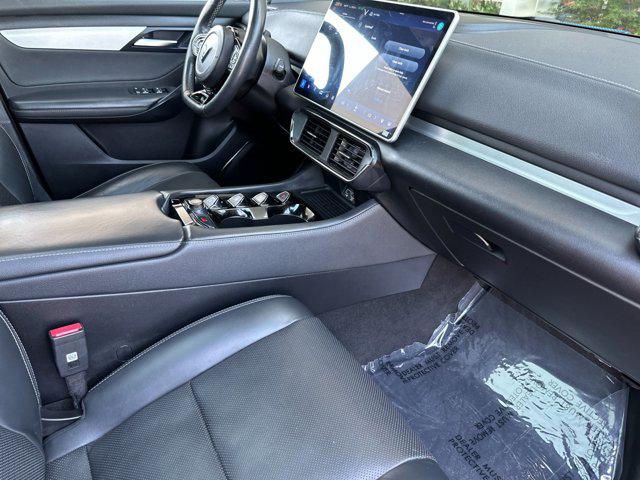 2023 INFINITI VF 8 Plus