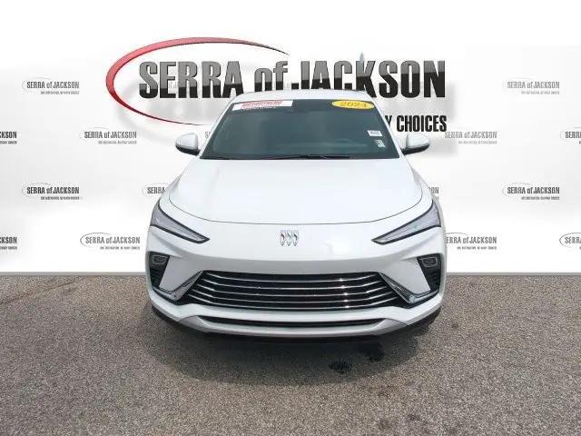 2024 Buick NV Preferred FWD