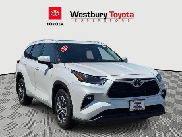 2024 Toyota Highlander XLE for sale in Westbury, NY