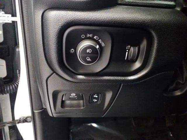 2022 Ram 1500 Big Horn Crew Cab 4x4 5'7" Box