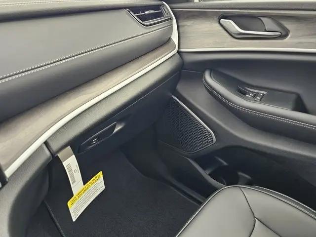 2026 Jeep Grand Cherokee Limited 4x2