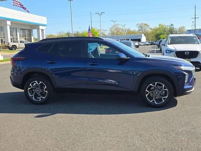 2024 Chevrolet Trax FWD LT