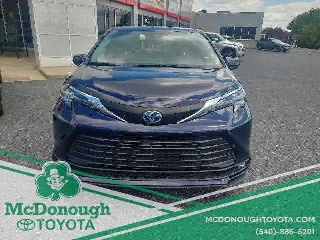 2025 Toyota Sienna XLE