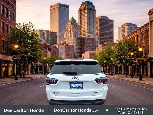 2024 Jeep Compass Latitude Lux FWD