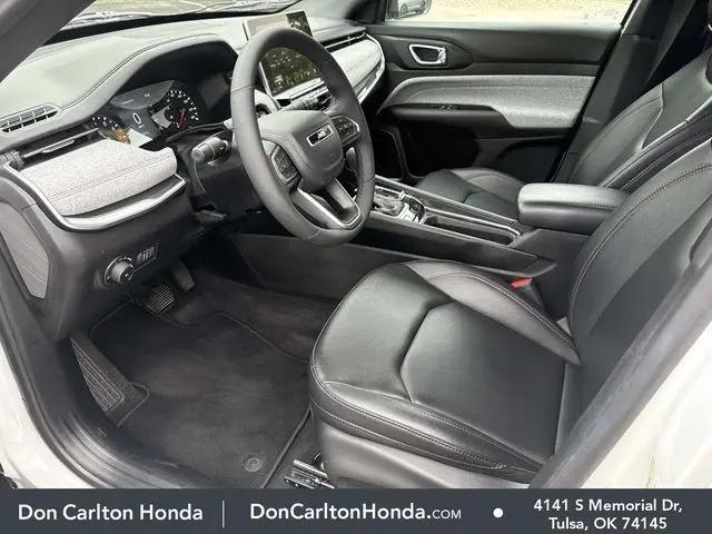 2024 Jeep Compass Latitude Lux FWD