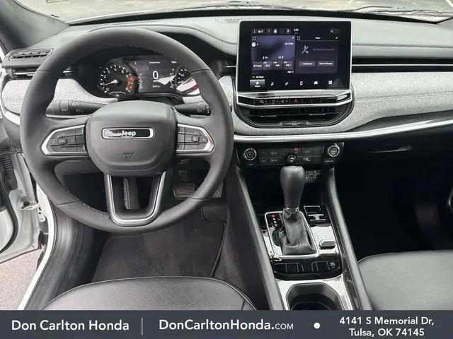 2024 Jeep Compass Latitude Lux FWD