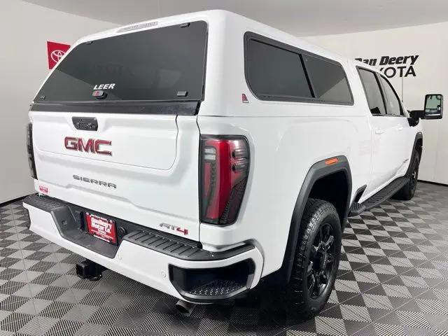 2025 GMC Sierra 2500HD 4WD Crew Cab Standard Bed AT4