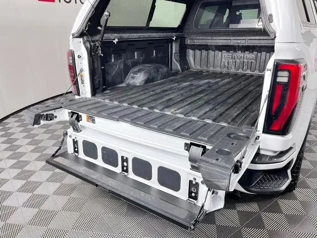 2025 GMC Sierra 2500HD 4WD Crew Cab Standard Bed AT4