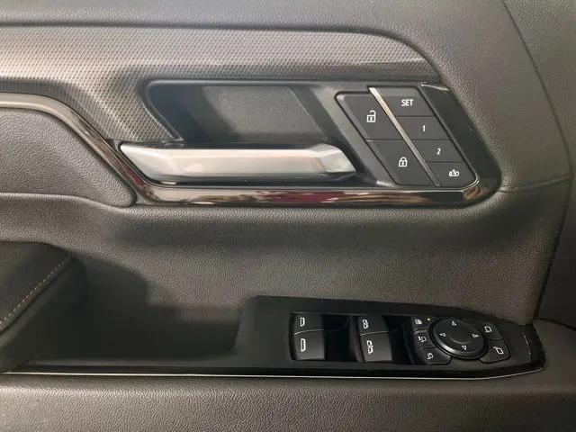 2025 GMC Sierra 2500HD 4WD Crew Cab Standard Bed AT4