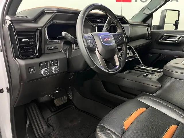 2025 GMC Sierra 2500HD 4WD Crew Cab Standard Bed AT4