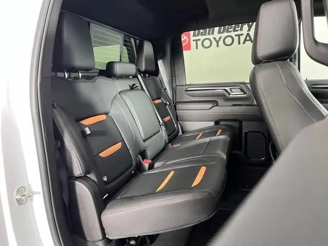 2025 GMC Sierra 2500HD 4WD Crew Cab Standard Bed AT4