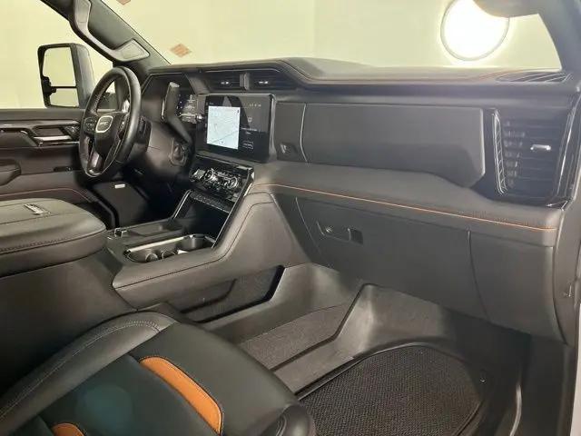 2025 GMC Sierra 2500HD 4WD Crew Cab Standard Bed AT4