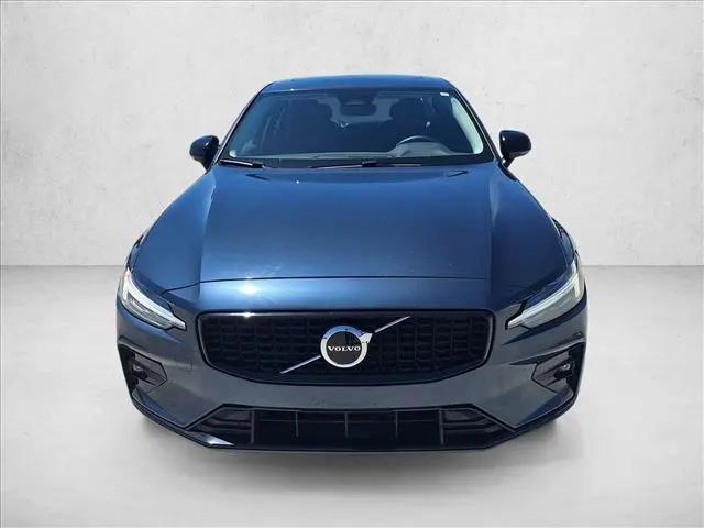 2024 Volvo S60 B5 Core Dark Theme