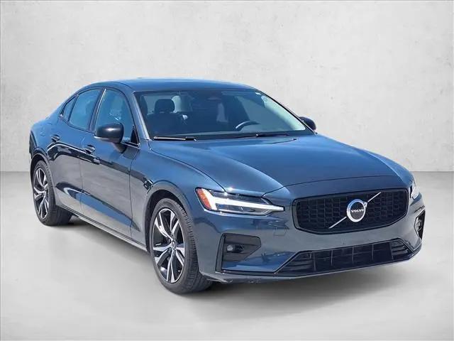 2024 Volvo S60 B5 Core Dark Theme