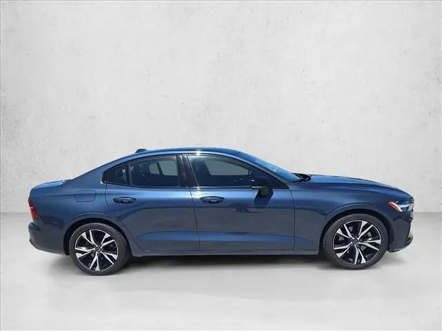 2024 Volvo S60 B5 Core Dark Theme