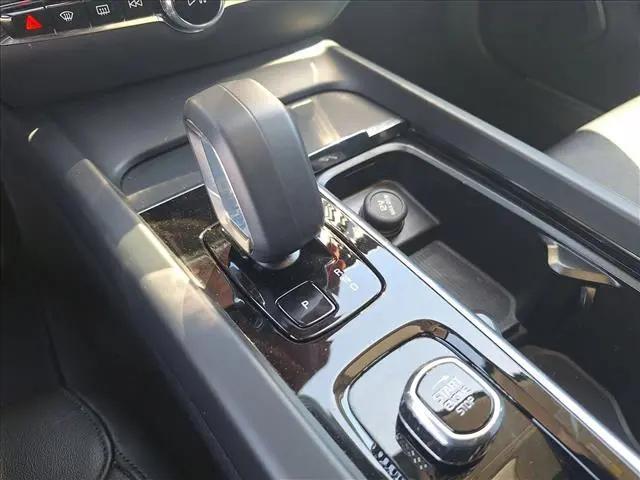 2024 Volvo S60 B5 Core Dark Theme