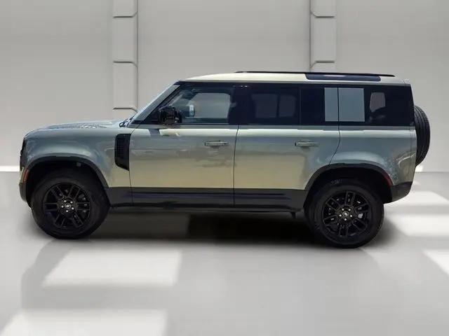 2025 Land Rover Defender 110 P300
