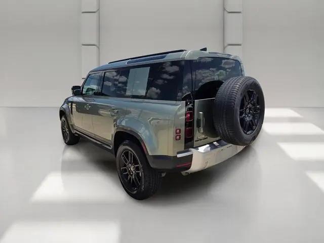 2025 Land Rover Defender 110 P300