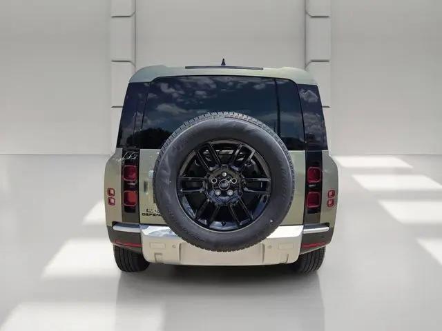 2025 Land Rover Defender 110 P300