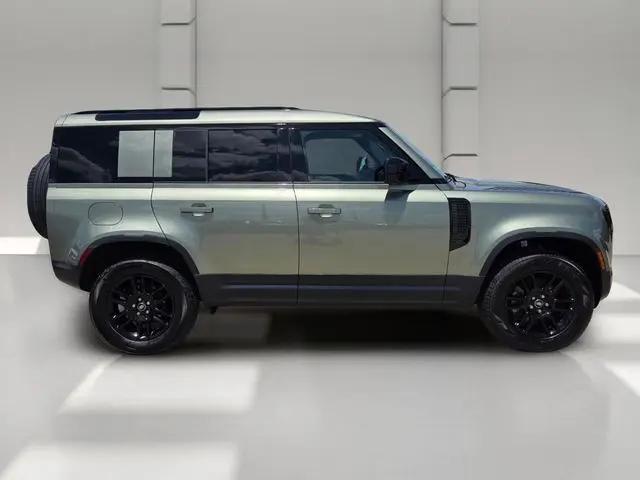 2025 Land Rover Defender 110 P300