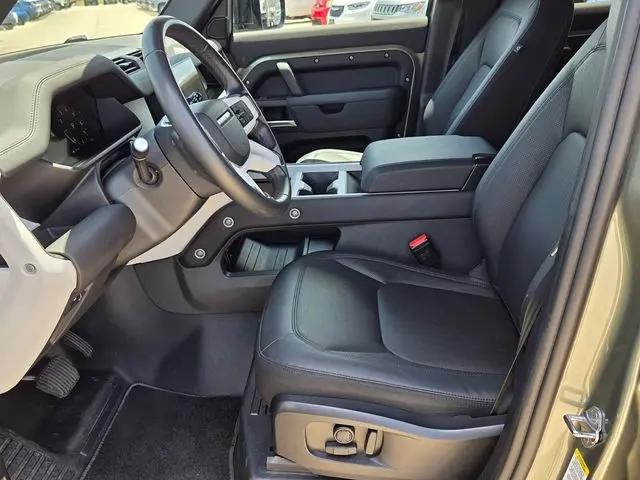2025 Land Rover Defender 110 P300
