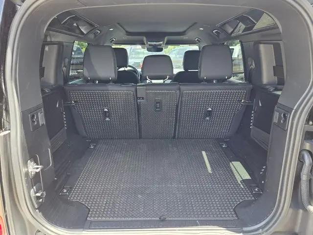 2025 Land Rover Defender 110 P300