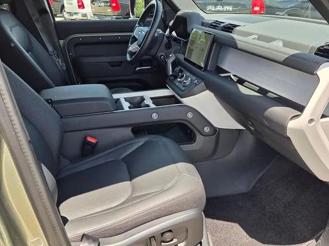 2025 Land Rover Defender 110 P300