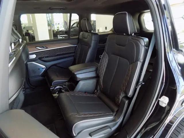 2025 Jeep Grand Cherokee L Summit 4x4