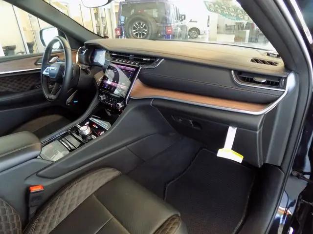 2025 Jeep Grand Cherokee L Summit 4x4
