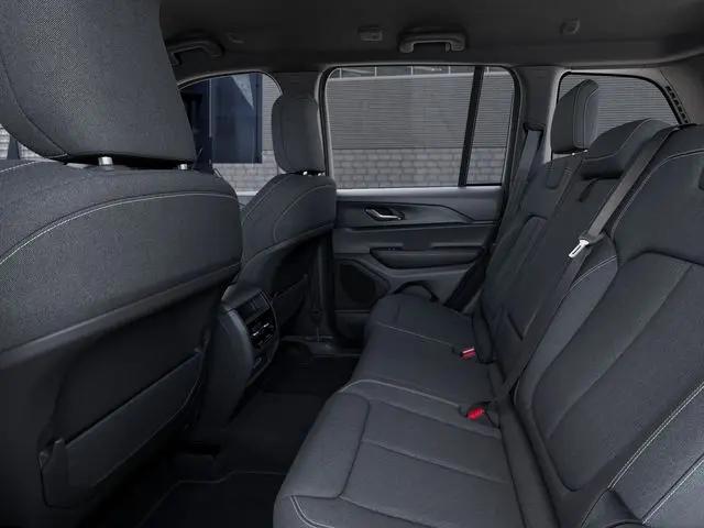 2026 Jeep Grand Cherokee Altitude 4x2